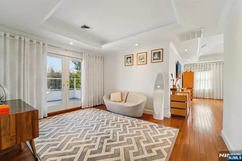 17 Riverside Lane Holmdel NJ 07733