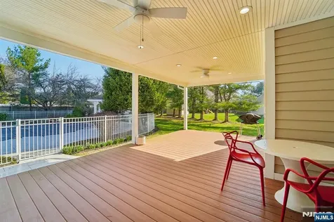 17 Riverside Lane Holmdel NJ 07733