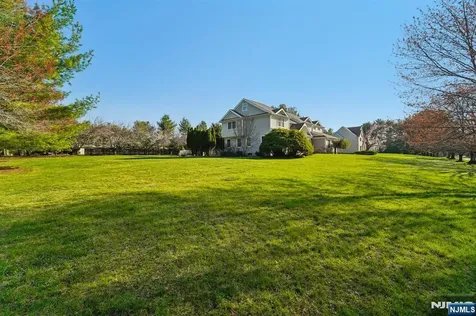 17 Riverside Lane Holmdel NJ 07733