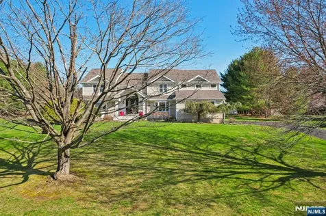 17 Riverside Lane Holmdel NJ 07733