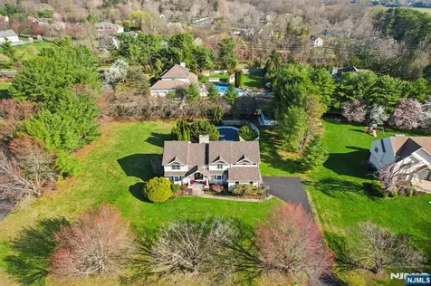 17 Riverside Lane Holmdel NJ 07733