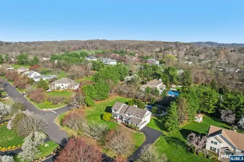 17 Riverside Lane Holmdel NJ 07733