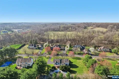 17 Riverside Lane Holmdel NJ 07733