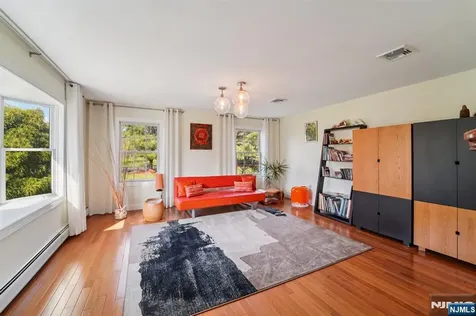 17 Riverside Lane Holmdel NJ 07733