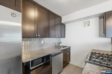 6040 Boulevard E West New York NJ 07093