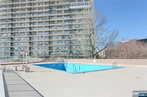 6040 Boulevard E West New York NJ 07093
