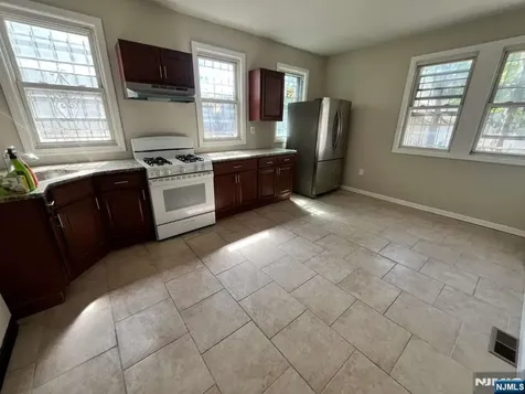 132 Mapes Avenue Newark NJ 07112