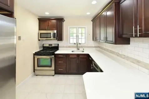 89 Crescent Avenue Wyckoff NJ 07481