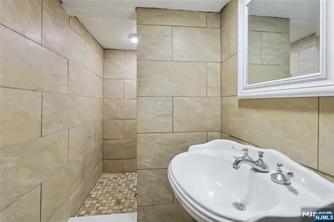 933 Mccandless Place Linden NJ 07036