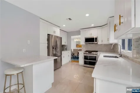 27 Highland Avenue Demarest NJ 07627