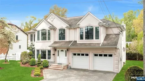 27 Highland Avenue Demarest NJ 07627