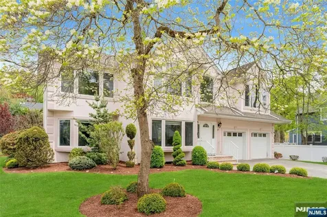 27 Highland Avenue Demarest NJ 07627