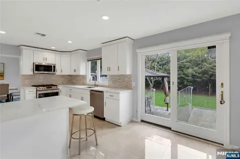 27 Highland Avenue Demarest NJ 07627