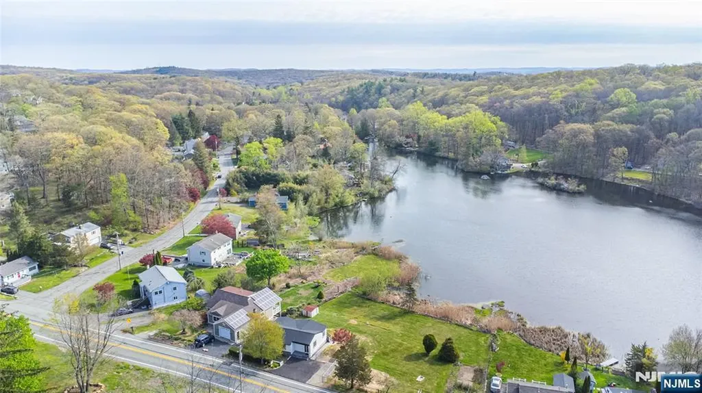 502 Otterhole Road West Milford NJ 07480
