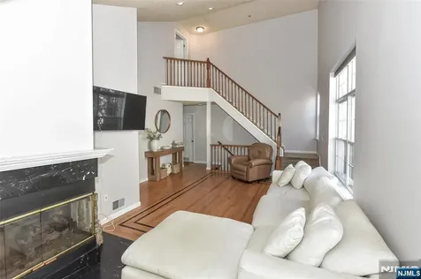 1069 Cambridge Court Mahwah NJ 07430