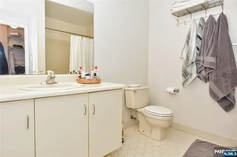 1069 Cambridge Court Mahwah NJ 07430
