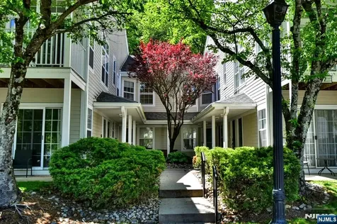 1069 Cambridge Court Mahwah NJ 07430