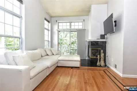 1069 Cambridge Court Mahwah NJ 07430