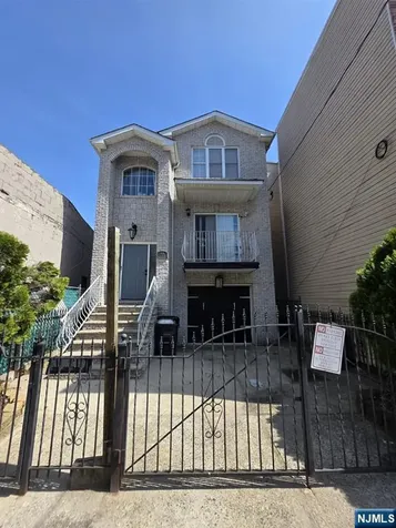 135 Highland Avenue Newark NJ 07104