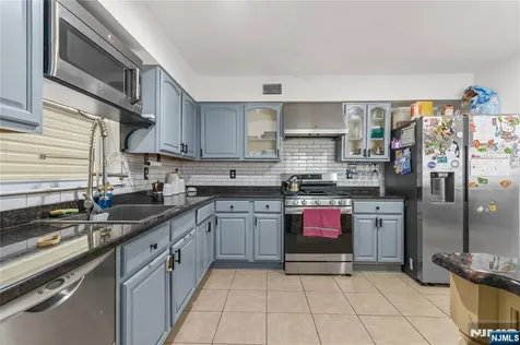 135 Highland Avenue Newark NJ 07104