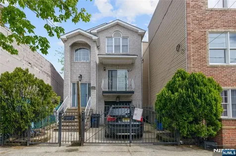 135 Highland Avenue Newark NJ 07104