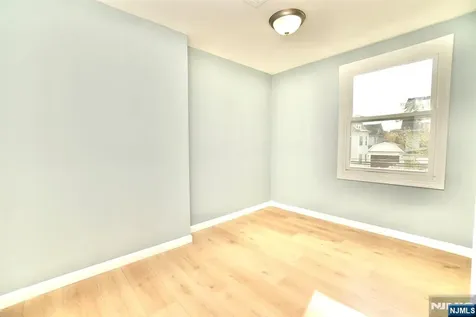 678 Highland Avenue Newark NJ 07104
