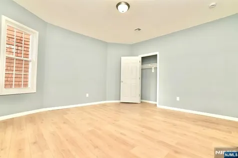 678 Highland Avenue Newark NJ 07104