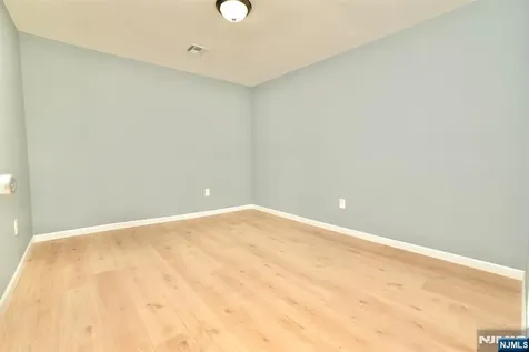 678 Highland Avenue Newark NJ 07104