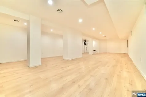 678 Highland Avenue Newark NJ 07104