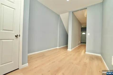 678 Highland Avenue Newark NJ 07104