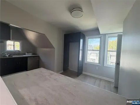 37 Mapes Avenue Newark NJ 07112