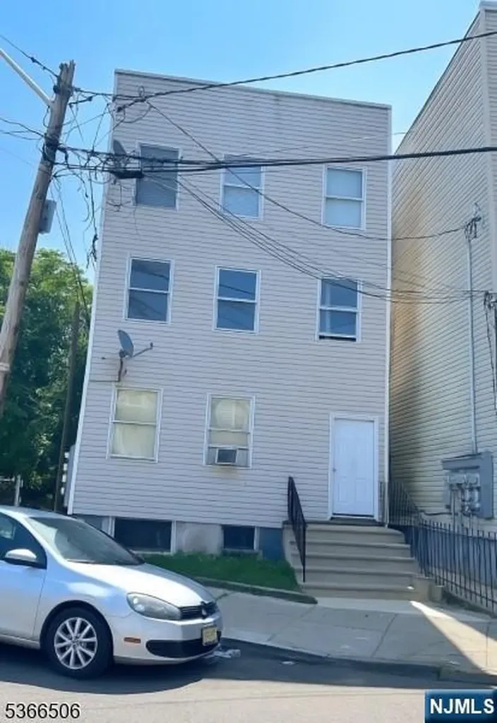 23 Highland Street Paterson NJ 07524