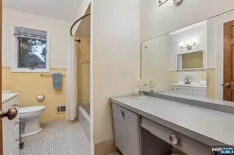 419 Hopper Avenue Ridgewood NJ 07450