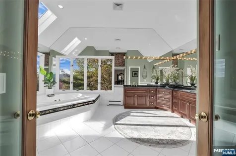 738 Ridge Road Kinnelon Borough NJ 07405