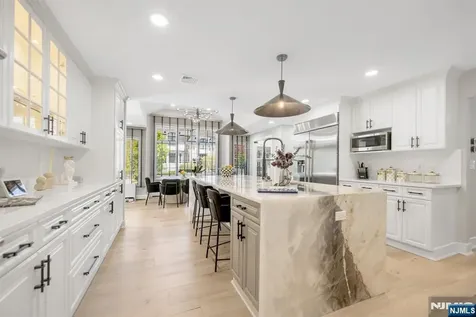 22 Berkshire Place Englewood Cliffs NJ 07632