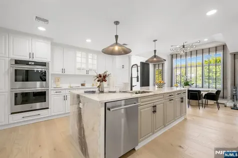 22 Berkshire Place Englewood Cliffs NJ 07632