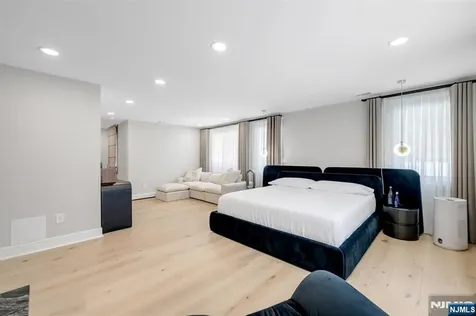 22 Berkshire Place Englewood Cliffs NJ 07632