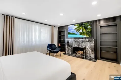 22 Berkshire Place Englewood Cliffs NJ 07632