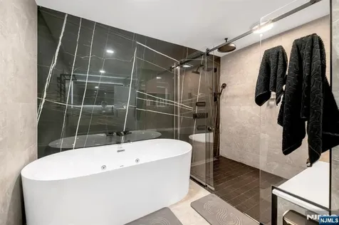 22 Berkshire Place Englewood Cliffs NJ 07632