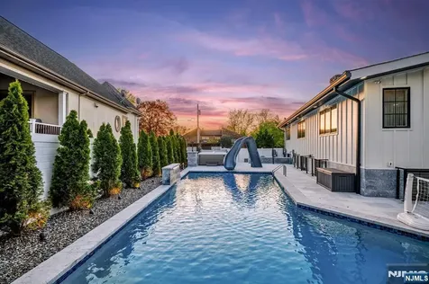 22 Berkshire Place Englewood Cliffs NJ 07632