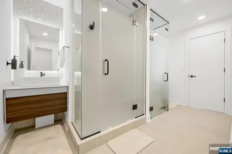 22 Berkshire Place Englewood Cliffs NJ 07632