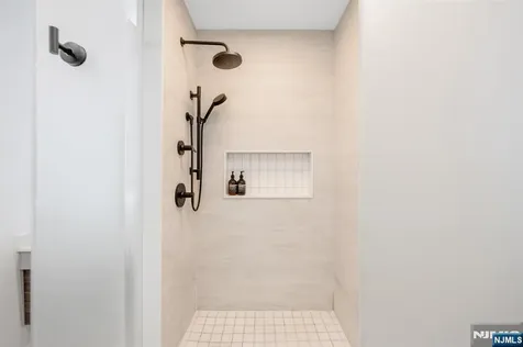 22 Berkshire Place Englewood Cliffs NJ 07632