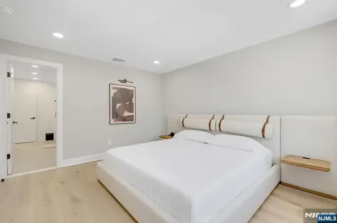 22 Berkshire Place Englewood Cliffs NJ 07632