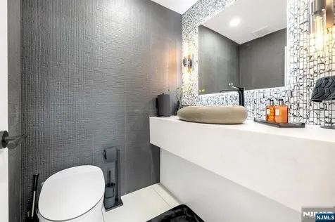 22 Berkshire Place Englewood Cliffs NJ 07632