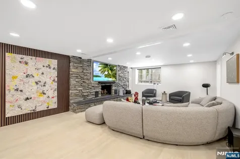 22 Berkshire Place Englewood Cliffs NJ 07632
