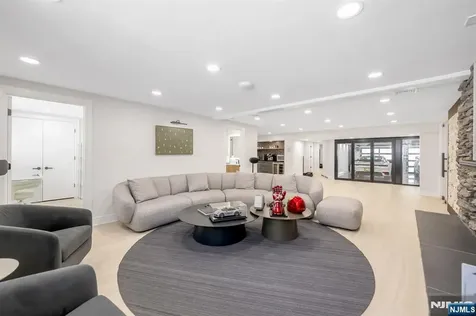 22 Berkshire Place Englewood Cliffs NJ 07632