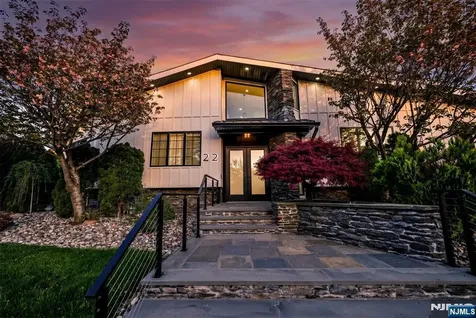 22 Berkshire Place Englewood Cliffs NJ 07632