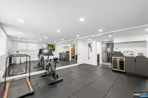22 Berkshire Place Englewood Cliffs NJ 07632