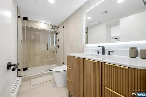 22 Berkshire Place Englewood Cliffs NJ 07632