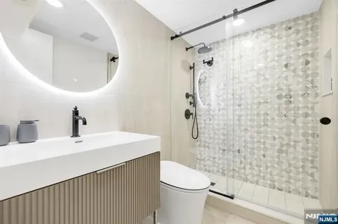 22 Berkshire Place Englewood Cliffs NJ 07632